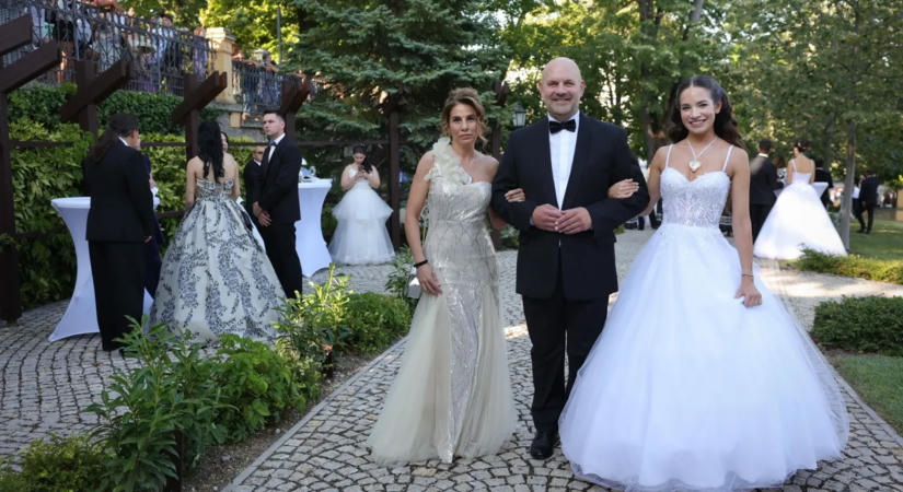Hagyomány és ragyogás az Anna-bálon - az Origo a helyszínen
