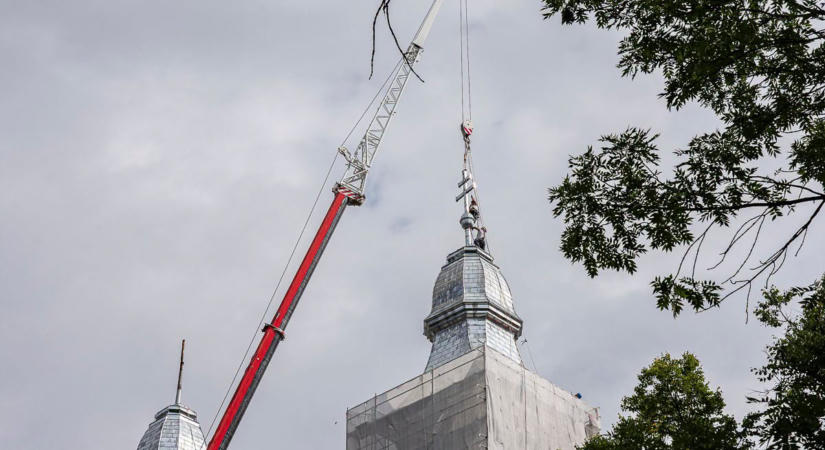A jövő nemzedékeinek szóló üzenet – új időkapszulákat helyeztek el a csíksomlyói kegytemplomban
