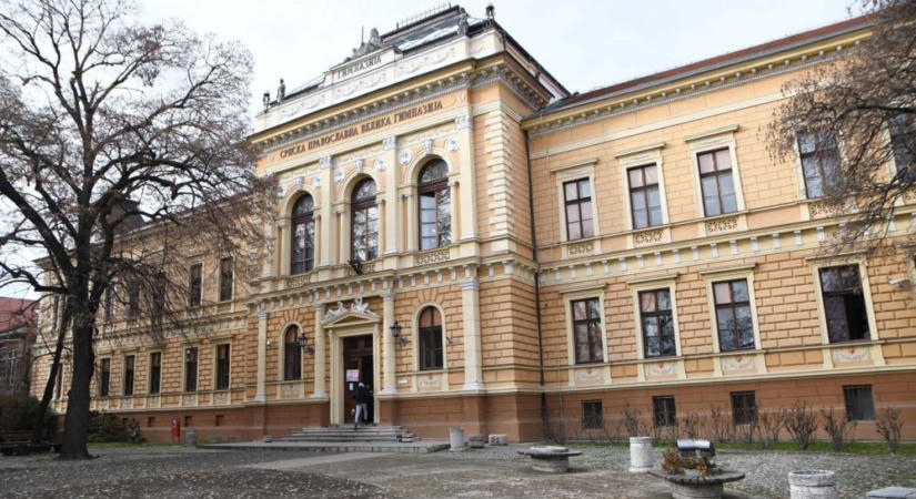 A Zmaj Gimnázium diákjai kiállnak az elbocsátott tanárok mellett