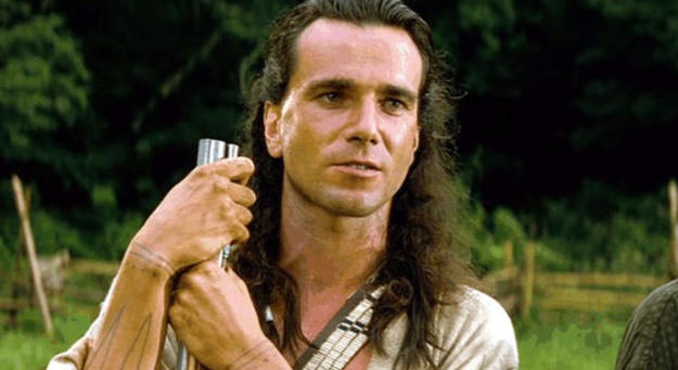 Az egykor nagyon sármos Daniel Day-Lewis ma már felismerhetetlen – Friss fotókon a 68 éves színész