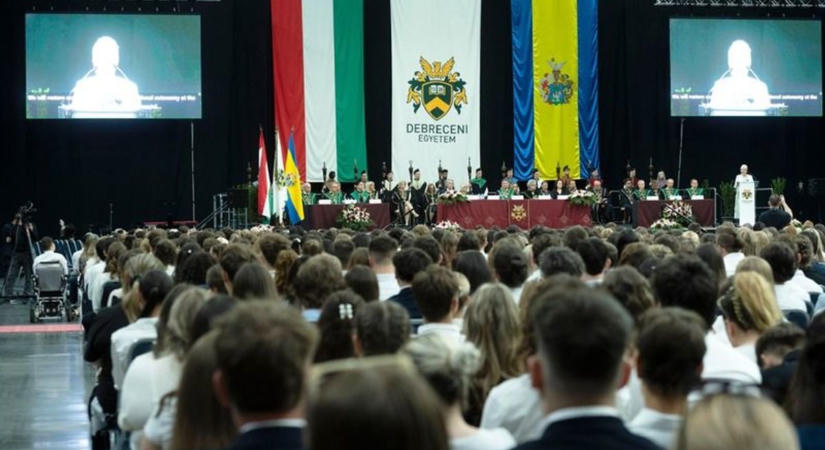 Ilyen még nem volt! Még Varga Zoltán is kiállt Papp László mellett a tanévnyitó után