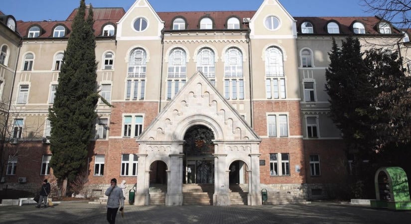 Az idén is támogatják a rászoruló diákokat Pécsen