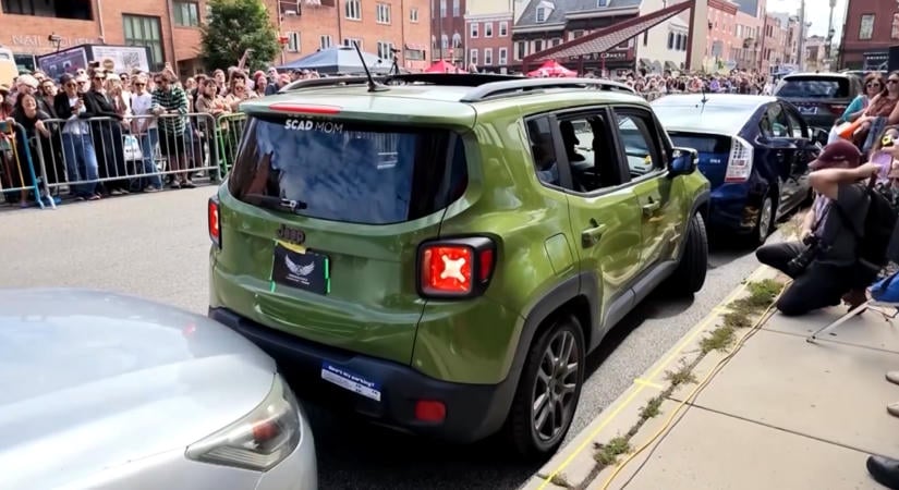 Betiltották a tolatókamerát, és ami ezután jött, az sokaknak nem sikerült volna