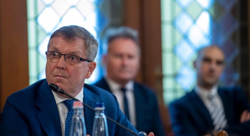 Óriásrazzia volt az MNB-ügyben, az ügyészség mellett az NNI, a BRFK, az NVSZ és a KR részvételével