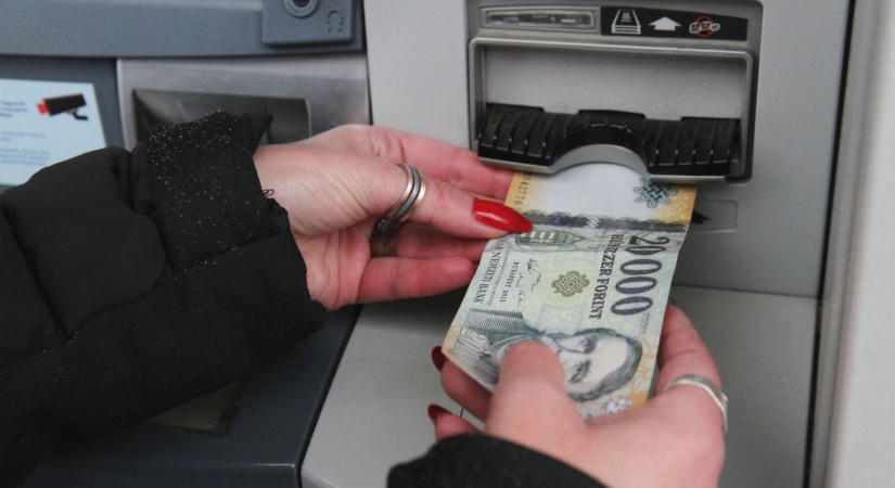 Gazdátlan bankjegyek az automatában: csapda vagy szerencse?