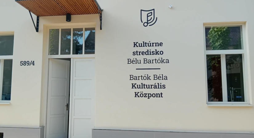Megnyitott a Bartók Béla Kulturális Központ Ipolyságon