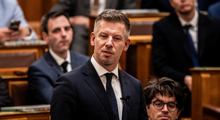 Magyar Péter ironikusan reagált a KSH adataira, a Fidesznek is odaszúrt