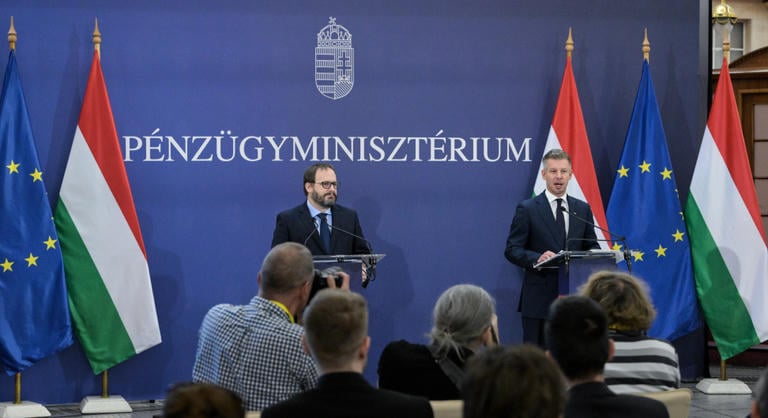 Magyar Péter: Évi 576 ezer forint támogatást kapnak a háromgyerekes családok, de a többiek is jól járnak - Magyar Péter és Kármán András bemutatja a 2027-es költségvetést, kiderülhet, honnan lesz pénz a béremelésekre