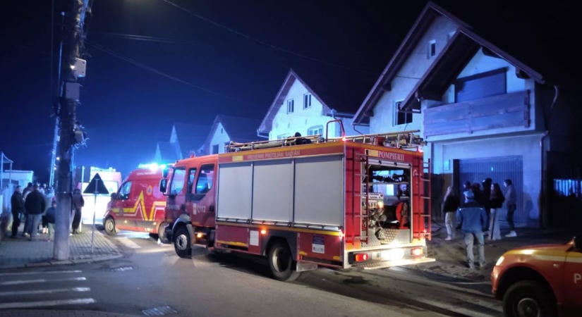 Két kisgyerek életéért küzdenek miután kigyulladt az ágy matraca