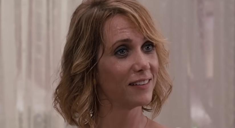 Kristen Wiig szerint a Koszorúslányok leggusztustalanabb jelenete (igen, az) benne se volt az eredeti forgatókönyvben