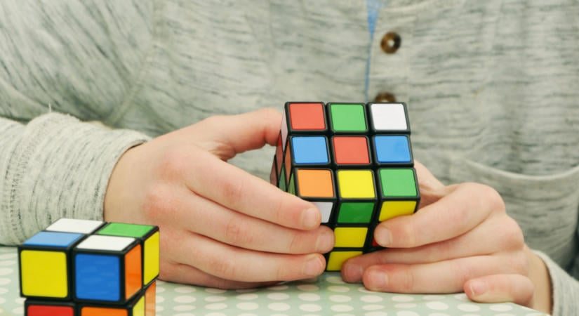 Hatéves kislány a Rubik-kocka új királynője