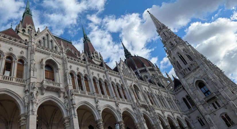 Bejelentette Gajdos László, újabb feljelentést tettek a Gulyás Gergely után maradt ügyekben