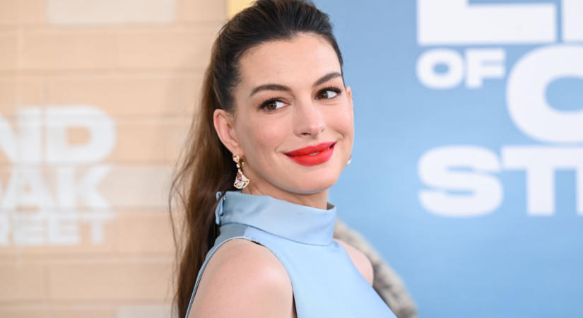 Ízekre szedték Anne Hathaway kismama szettjét – a rajongók szerint ennél előnytelenebbet nem is választhatott volna