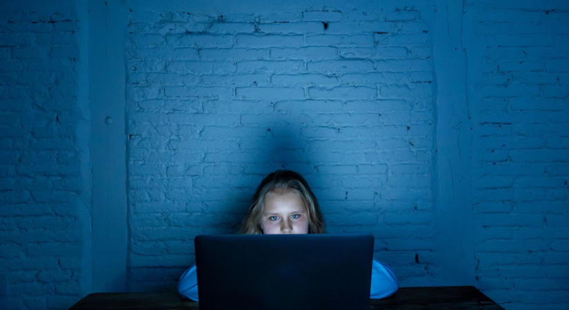 Minden ötödik fiatalt érint az online szexuális bántalmazás vagy kizsákmányolás, nem ritka, hogy az elkövető egy ismerős