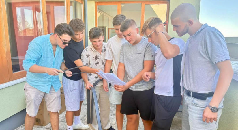 Őszi kuckót varázsoltak a somogyi gimis fiúk – vajon a csajok kedvére?