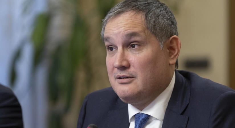 Nyelvvizsga nélkül lett diplomata Nagy Márton egyik embere, százmilliókról és kérdőjelekről beszél a tárca