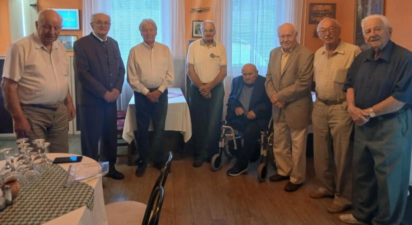 A Jedlik iskola 1961-ben végzett diákjai találkoztak - fotó