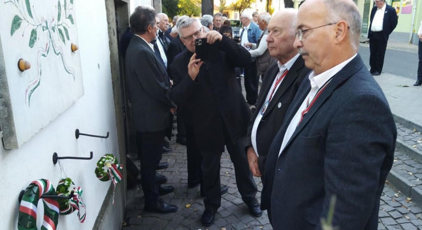 Knézich a kitüntetéseit és jegygyűrűjét hazaküldte kivégzése előtt