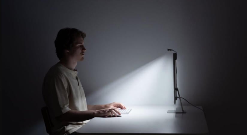 Akár az Apple is kitalálhatta volna: itt az iMac tökéletes lámpája