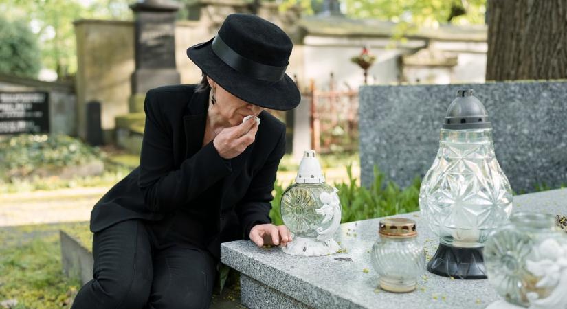 Sokkolóak a temetési költségek 2026-ban: ezért fizetnek ilyen sokat a hozzátartozók
