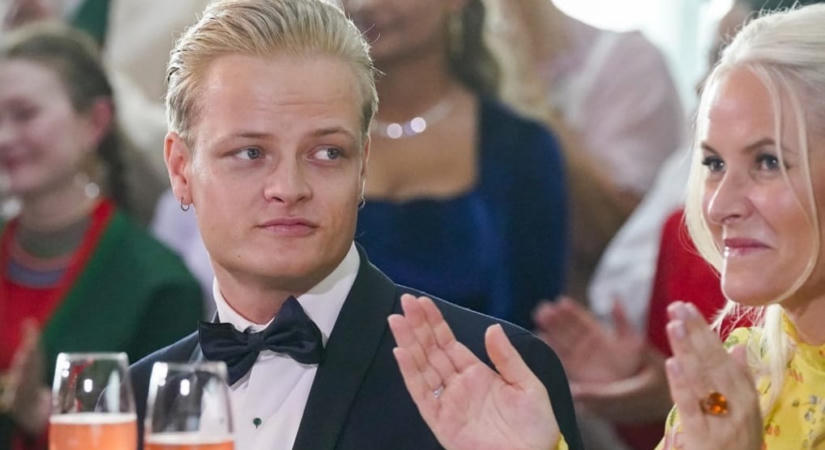 Kiengedik a házi őrizetből a norvég királynő fiát, hogy ott lehessen V. Harald temetésén