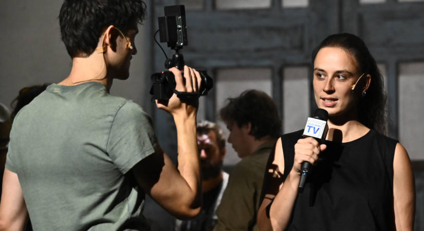 „AZ ONLINE TÉR MEGFOSZT MINKET SOK MINDENTŐL, AMI EMBERRÉ TESZ MINKET” Interjú Horváth Juliannával