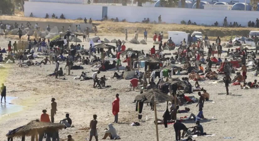 Ideiglenes táborba költöztetik a Ceután rekedt migránsokat