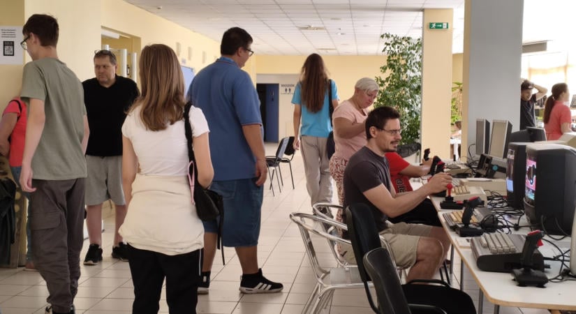 Lyukszalag, Commodore és egy kis időutazás Vásárhelyen