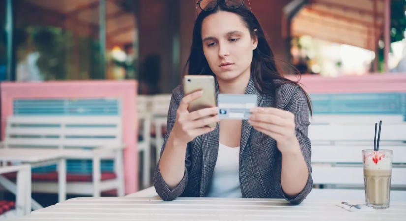 Hamis webshopok terjednek Facebookon és TikTokon, bankkártya-adatokat lopnak