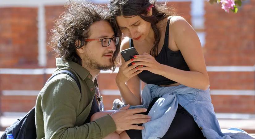 A Shift böngésző készítőjének felmérése szerint a Z generáció kapcsolata az AI-jal „bonyolult”