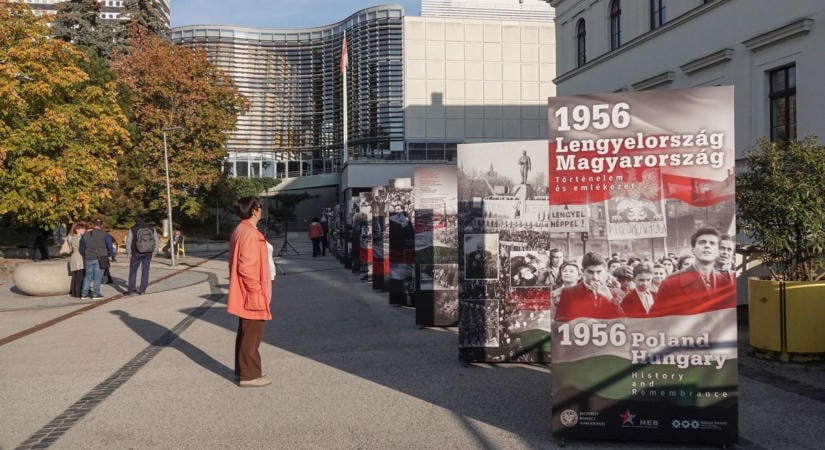 „A szabadság ilyen nagy dolog” – Veszprémbe érkezett az 1956-os lengyel–magyar kiállítás (galéria)