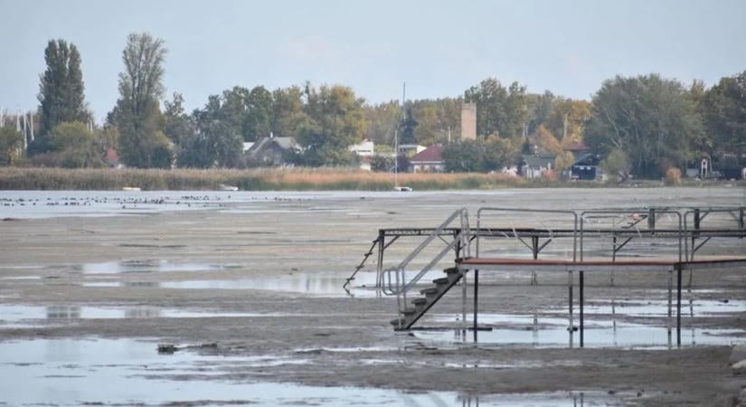 Olyan súlyos a helyzet a Balatonnál, hogy beindult a katasztrófaturizmus – galéria