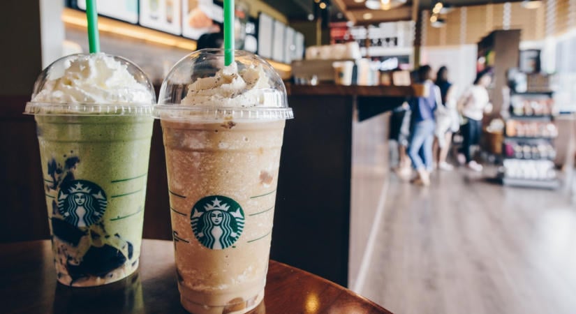 Történelmi üzletet emlegettek, most minden pletykát cáfolt a Starbucks