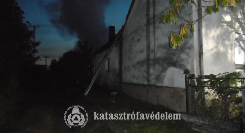 Gázpalack robbant fel a szabadszentkirályi háztűzben, lakhatatlanná vált az otthon