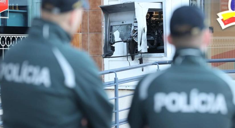 Bankautomatát robbantottak egy pozsonyi lakótelepen
