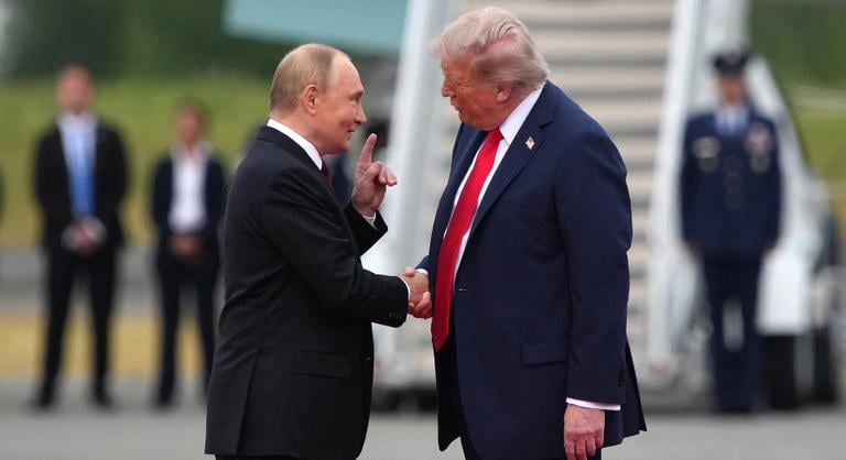 Donald Trump és Vlagyimir Putyin váratlan megállapodása mögött jóval nagyobb játszma húzódhat