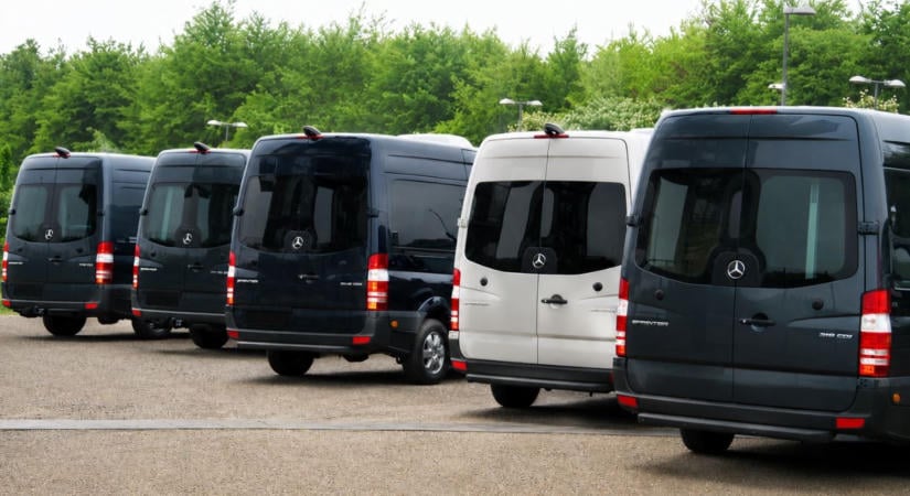 Több mint 500 Mercedes is érkezik – itt az állam 47,7 milliárdos autóbeszerzésének listája