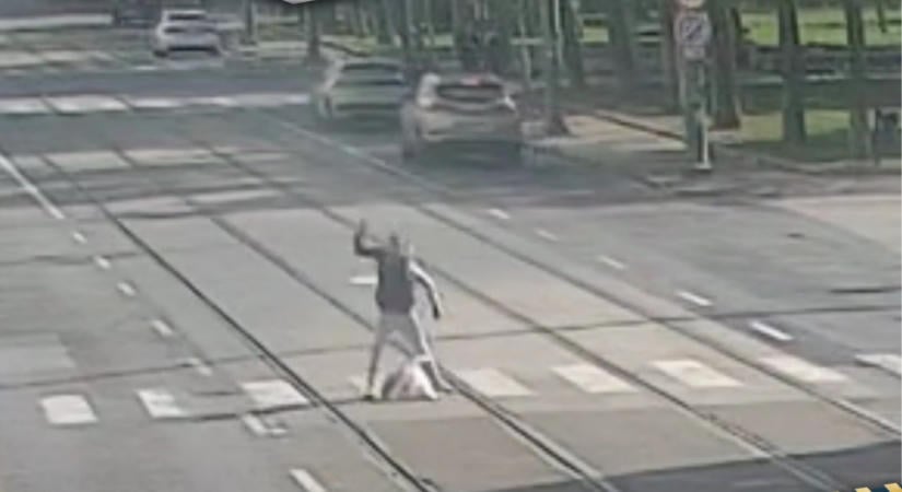 Üvegeket dobált, kukákat borított egy férfi, míg a rendőrök el nem fogták