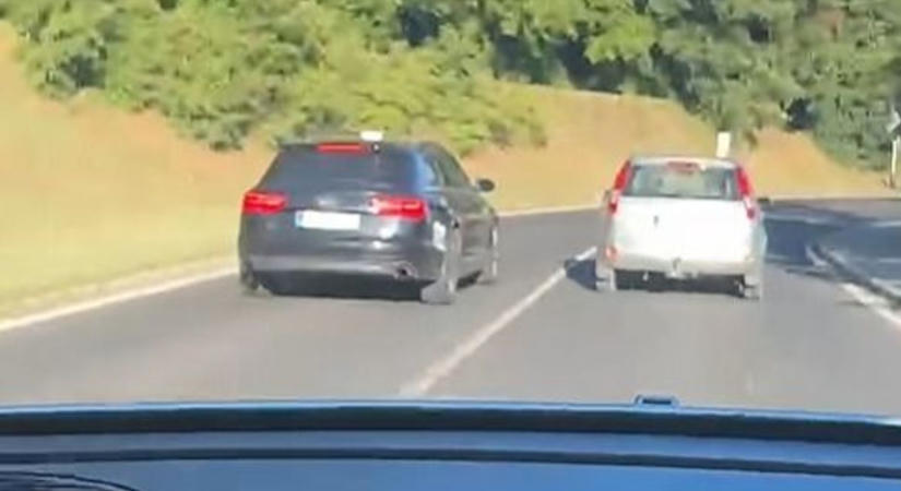 Záróvonalon előzött az ámokfutó az eplényi vasúti átjárónál – Videón a veszélyes manőver