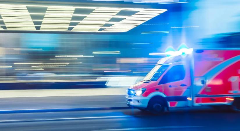 Teljes útzár az Ady Endre utcában: két autó ütközött