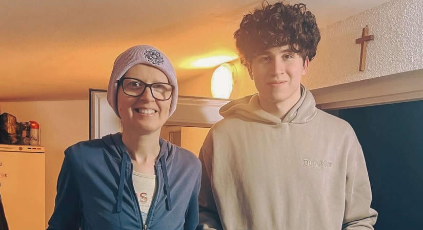 Viktor tizenkilenc évesen lett autista öccsei gyámja, mert édesanyjuk az életéért küzd