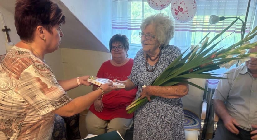 Gyerekeivel együtt ünnepelte 95. születésnapját Matild néni a Mosdóson