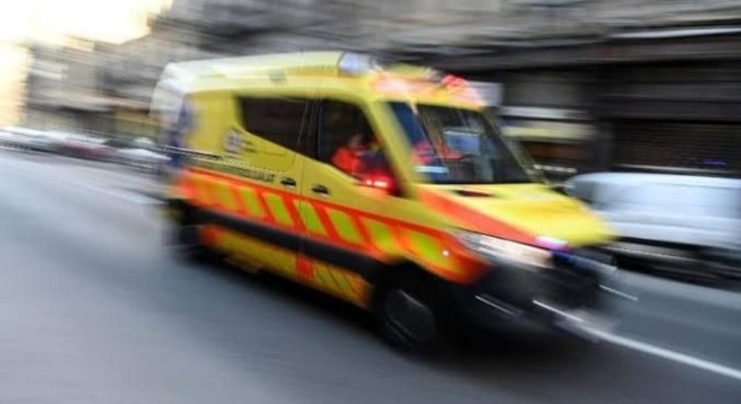 Hármas karambol az 1-es főúton, teljes útlezárás az érintett szakaszon