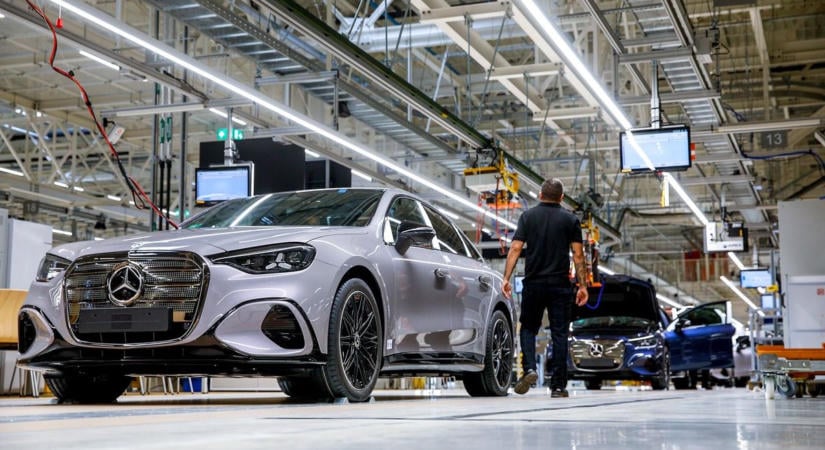 Ebben van minden reménye a magyar gazdaságnak: már nem bírja a kecskeméti Mercedes-gyár, szabályosan lerohanták – az összes új autót eladta