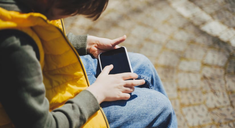 A túlélő telefon, amit a legkreatívabb gyerek sem tud tönkretenni