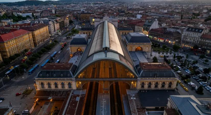 Füstölni kezdett egy mozdony a Keleti Pályaudvaron, több vágányon korlátozták a forgalmat