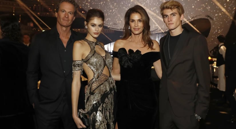 Elhunyt Cindy Crawford fia: Kaia hetekkel korábban beszélt bátyja küzdelméről