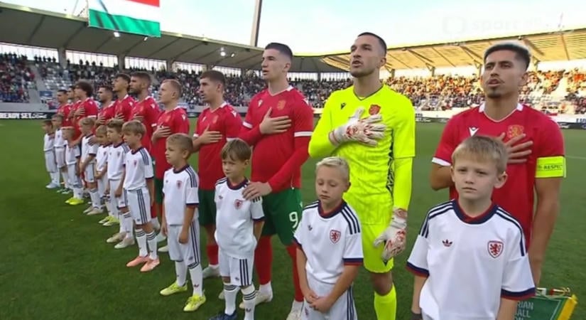 Kínos baki a cseheknél: a magyar zászlót vetítették ki a bolgár helyett