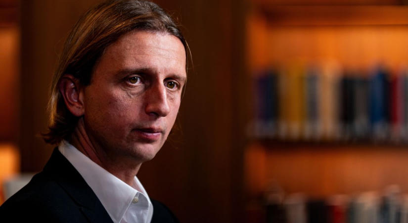 Beperelték a Revolut fejét: elfelejtett befizetni pár milliárdot Nik Storonsky – egy elátkozott jacht miatt van óriási balhé