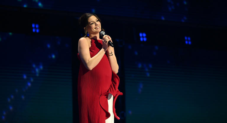 Anne Hathaway pocakot, Ryan Gosling egészen mást villantott, és a Bosszúállók is befutottak